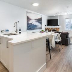 Modern Village Condo - Steps to Shops and Lifts
