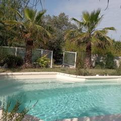 Villa plain-pied avec piscine californienne privée