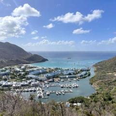 Saint-Martin: Appart Luxueux 2 Niveaux avec Terrasse, Piscine, Connexion Fibre et Climatisation - FR-1-734-69