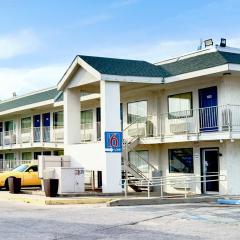 Motel 6-Austin, TX - North Central