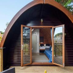 Lakeside Haven - Fishing Lakes, Heated Outdoor Swimming Pool on Sister Park 500yds -Short Stays UK