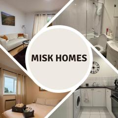 Misk Homes #3 Near Heathrow Airport, shops & Brunel University - Free Parking