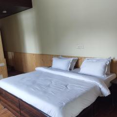 Resort Ashiana with Parking and Mountain View by Rohtang Hotels