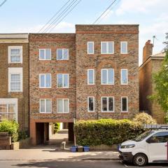 Twickenham - One Bedroom Flat - With Parking