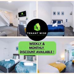 FREE parking, LARGE House for Contractors & Families, Sleeps 10, 25 mins to ALTON TOWERS
