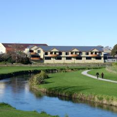 Waterfront motel