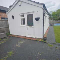 Private Annexe 5 mins from MANCHESTER AIRPORT