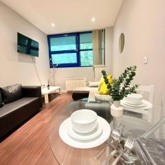 BRAND NEW - For 4 - 3min Heathrow Airport, Windsor Castle