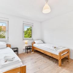 GÜNSTIGES Haus für Monteure in Nürtingen Parkplatz, WiFi, Smart TV, Waschmaschine