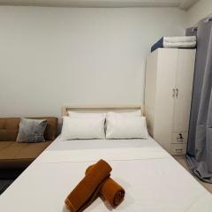 Minimalist Comfort with Homey Touches