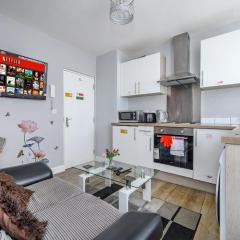 * Well equipped apartment for a relaxing cosy and luxurious fun stay + Free Parking + Free Fast WiFi *
