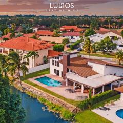 Lakeside Oasis Pool Sauna and Golf in Miami L40