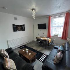 Burlington House - Luxury Home for Contractors