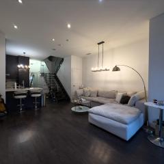 Luxury 2-Story loft in downtown