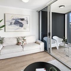 High-Rise 2-Bed Apartment with Gym BBQ & Pool
