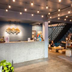 Ti Thong Hostel