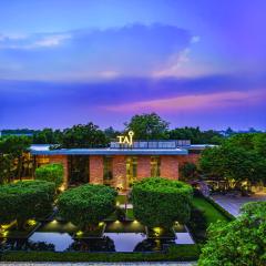 Taj Damdama Lake Resort & Spa, Gurugram