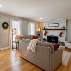 Family Friendly 3BR Knoxville Retreat Holiday Ready, Near UT & Downtown