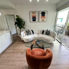 A Modern Escape - 2-Bed Bliss in Santa Monica - Cultural & Coastal Core
