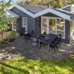 Tranquil Waterside Retreat-By Traum