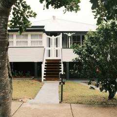 Urban Getaway Colonial 6 beds 2 bath aircon pet family
