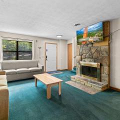 Cozy Retreat awaits w Pool Grill Near Dollywood