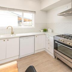 Luxury Living Central College Estate Springvale