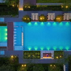 Zhangjiajie SANHE Hotel --Free one way pick up service over 2 night, Free shuttle to east gate of forest park,Free laundry service,Free fresh coffee,English speaking customer service