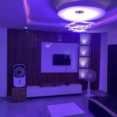 Cee&Tee Apartment IB 1-bedroom or 2-bedroom -247 Electricity-Solar Inverter AC in Bedrooms-Unlimited Wifi