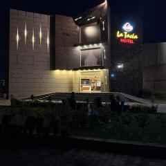 Lataska Hotel