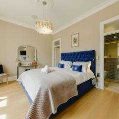 Luxury Redland Suite - Stylish Stay Prime Location