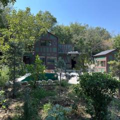 Chalet Green