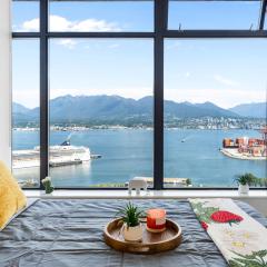 Stylish 2BR Loft in Historic Gastown with Mountain Views