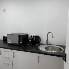 Peaceful Luton Apartment Close to Airport Amenities