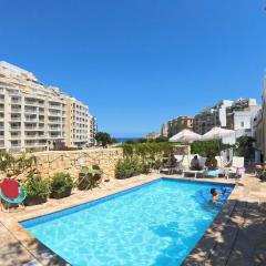 Follow the Sun Boutique Hostel - Pool, Breakfast & Sea Views