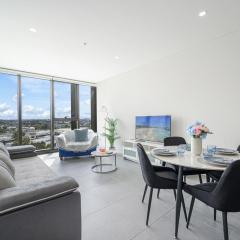 Olympic Park Stylish Apt with Gym Pool great view