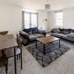 Lovely 2 Bed Harbourside Apartment with Sea Views