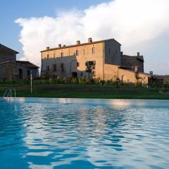Country Home Tuscany - Courtyard Room