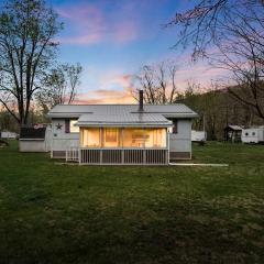 Serene Riverfront Cabin Haven near South Branch Potomac River in West Virginia