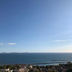 Superbe terrasse avec vue panoramique sur la mer