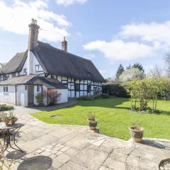 Beautiful 4 Bedroom Cotswold Thatched Cottage