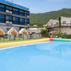 Namhae Dangdangi Dog Pension Blue