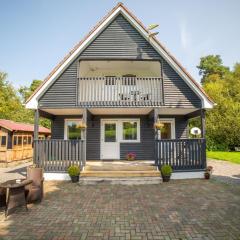 Cosy Lakeside Chalet With Option to add Private Hot Tub