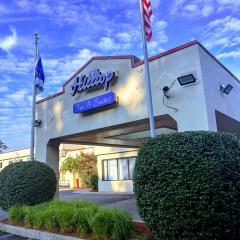 Hilltop Inn & Suites