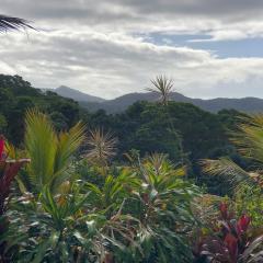 Lilah Blue-Entire Home Rustic Rainforest Private