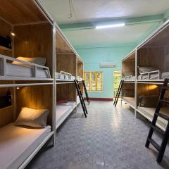 Social Backpacker Hostel & Rooftop Bar