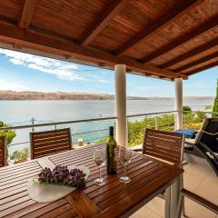 Nice Apartment In Karlobag With Wifi