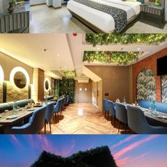 HOTEL UPTOWN - Luxury Restaurant & Rooftop Near Connaught Place