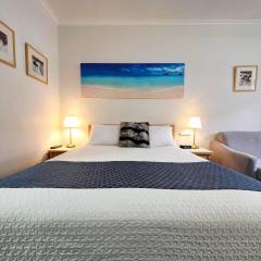 Hi 5 Glenelg Studio Apartment