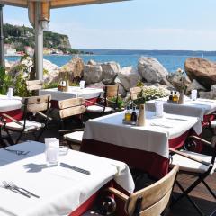 Apartments & Rooms Riva
